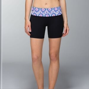 Lululemon Reverse Groove Shorts, SIZE 8